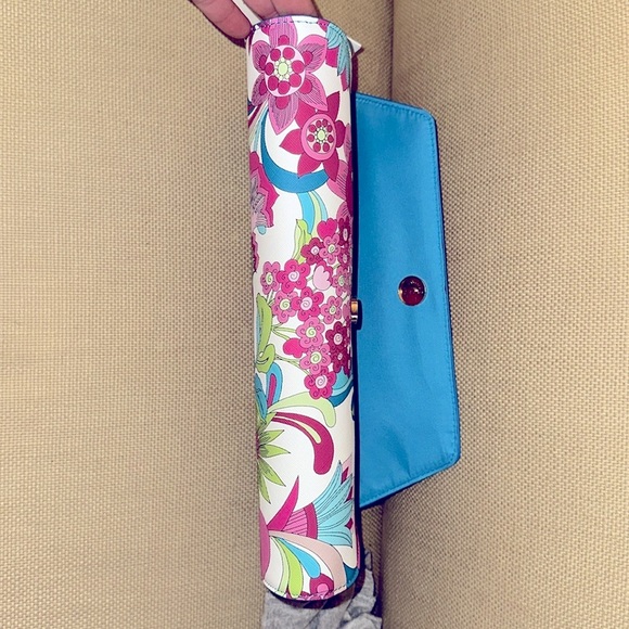 Trina Turk floral clutch new with tags - Picture 4 of 6